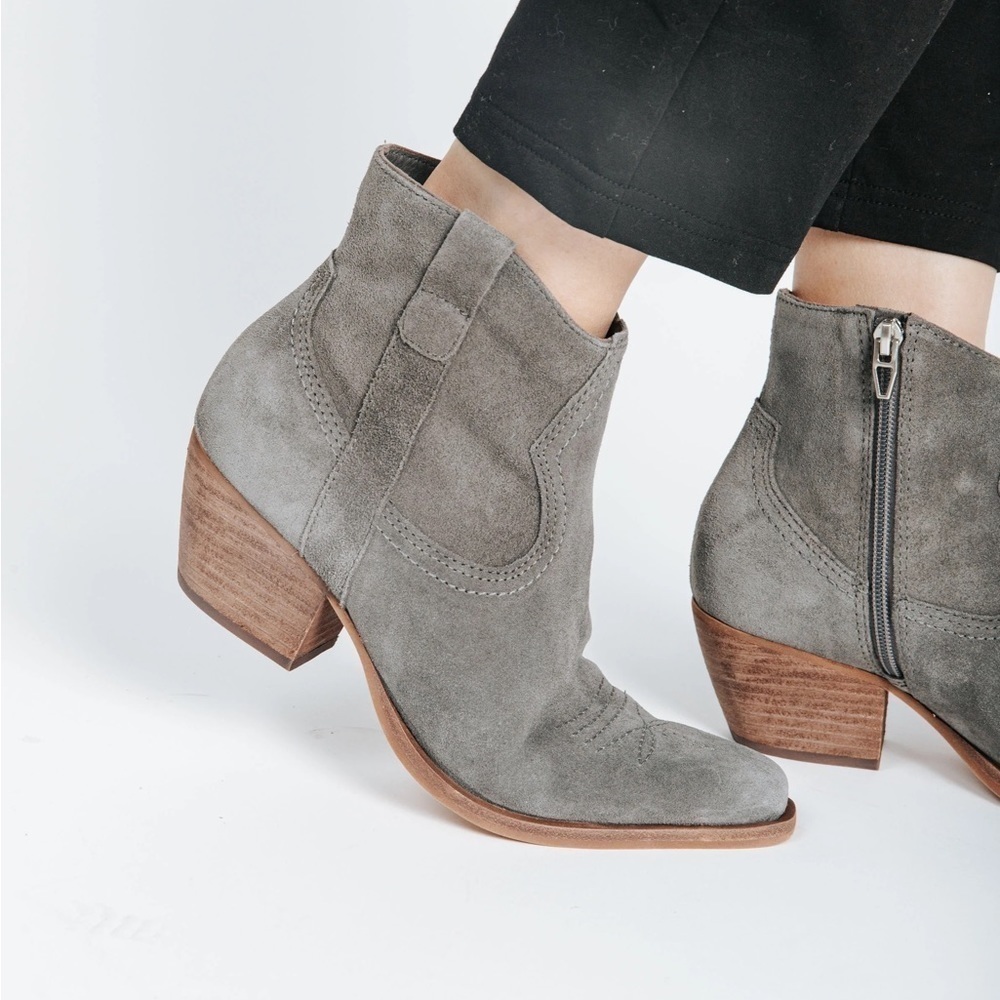 DOLCE VITA Silma Suede Gray Western Ankle Bootie SZ 7 EUC